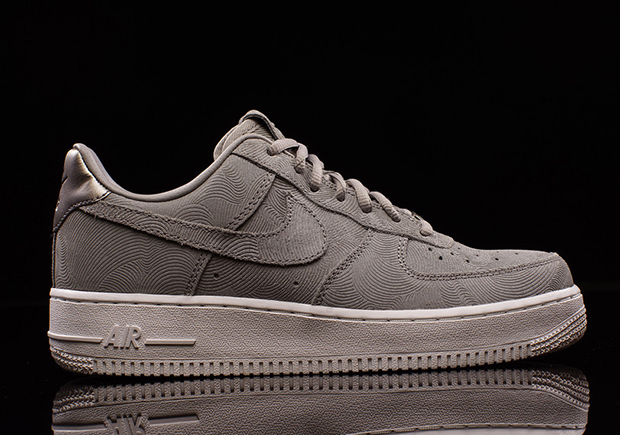 Nike Wmns Air Force 1 Prm Suede Medium Grey 2