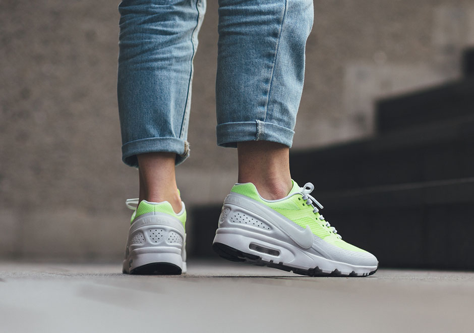 Nike Wmns Air Max Bw Ultra Ghost Green 3