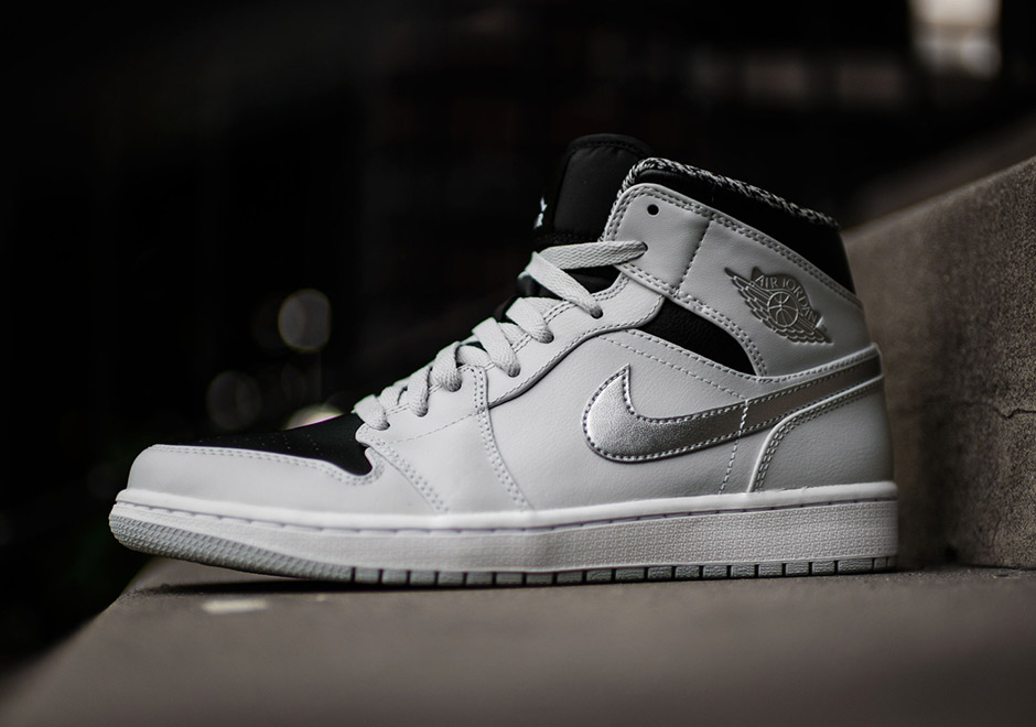 Air Jordan 1 Mid Wolf Grey Pure Platinum 1