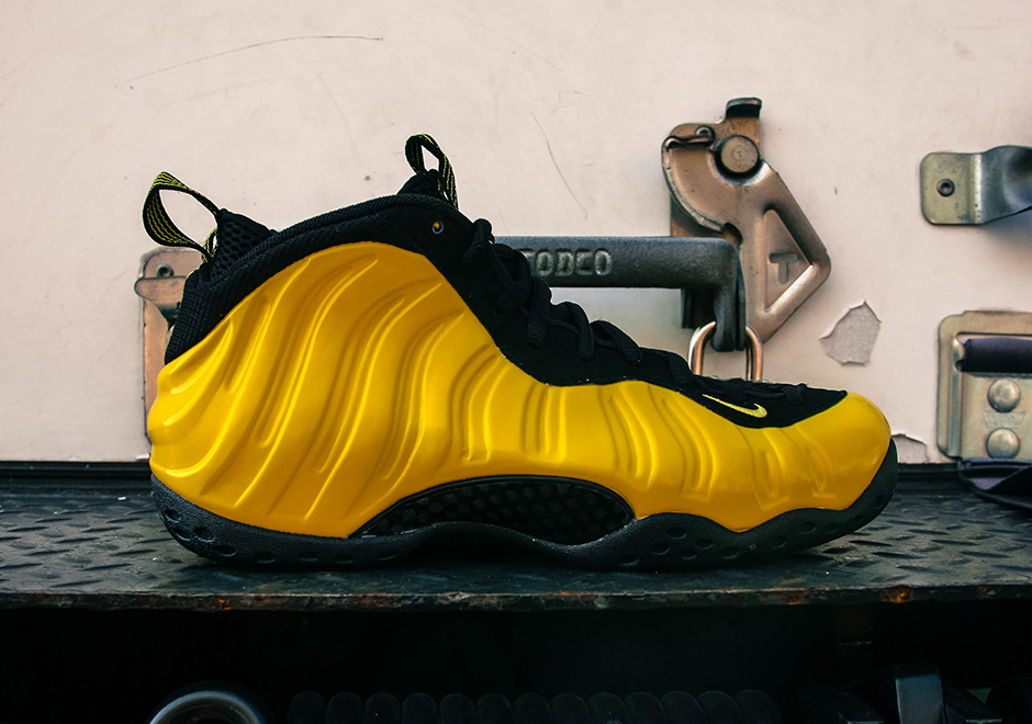 Foamposite One Black Optic Yellow 1