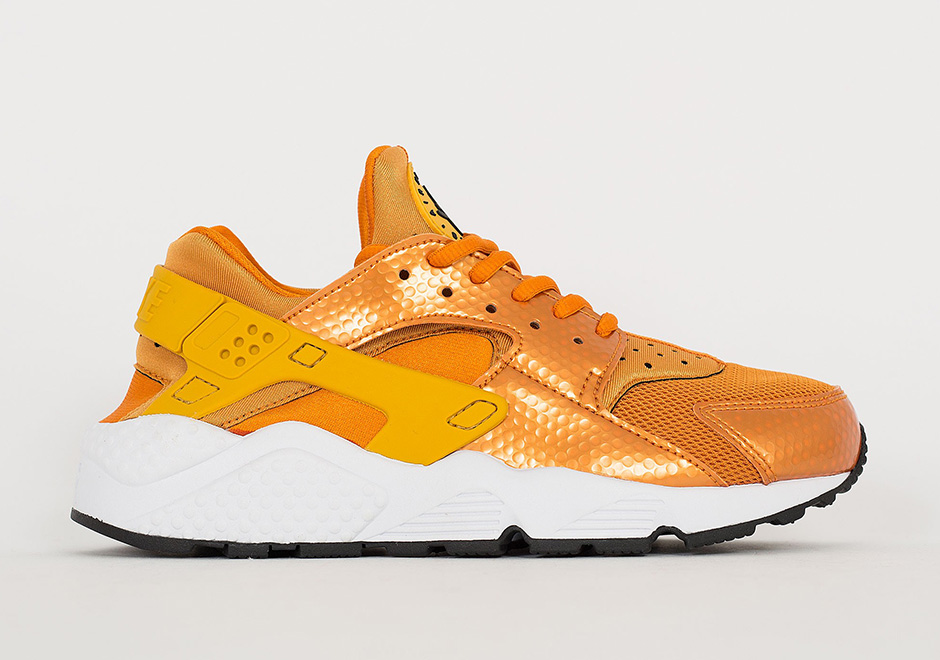 Nike Air Huarache Wmns Sunset Gold 01