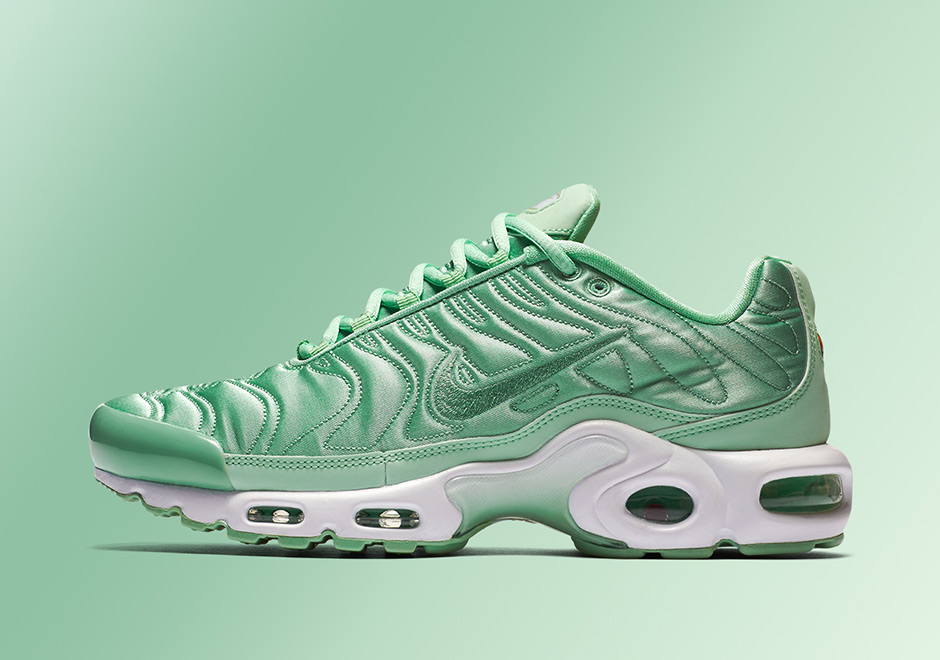 Nike Air Max Plus "Summer Satin" Pack