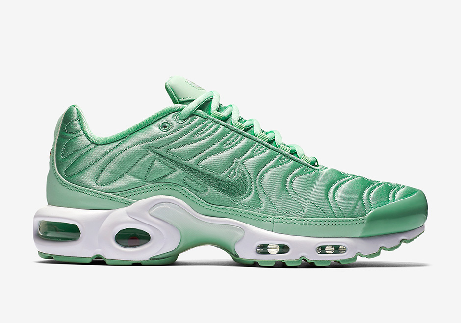 Nike Air Max Plus Summer Satin Pack 03