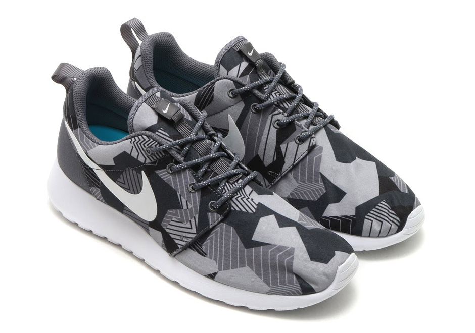 Nike Roshe Run Print Dark Grey Gamma Blue 1