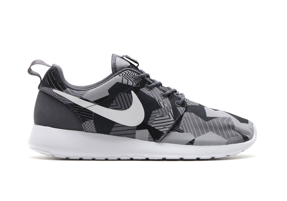 Nike Roshe Run Print Dark Grey Gamma Blue 2