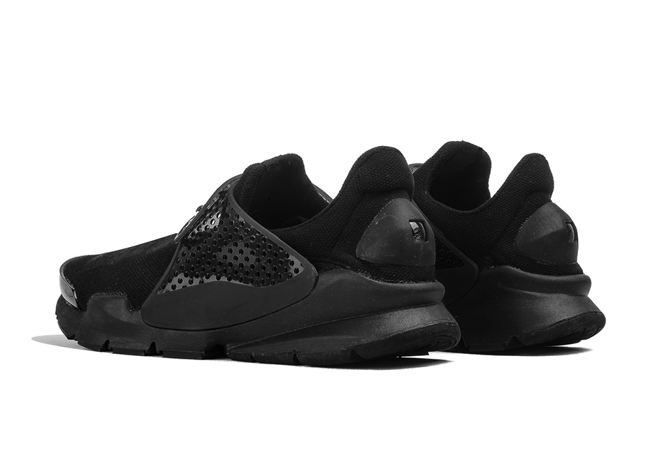 Nike Sock Dart Triple Black 03