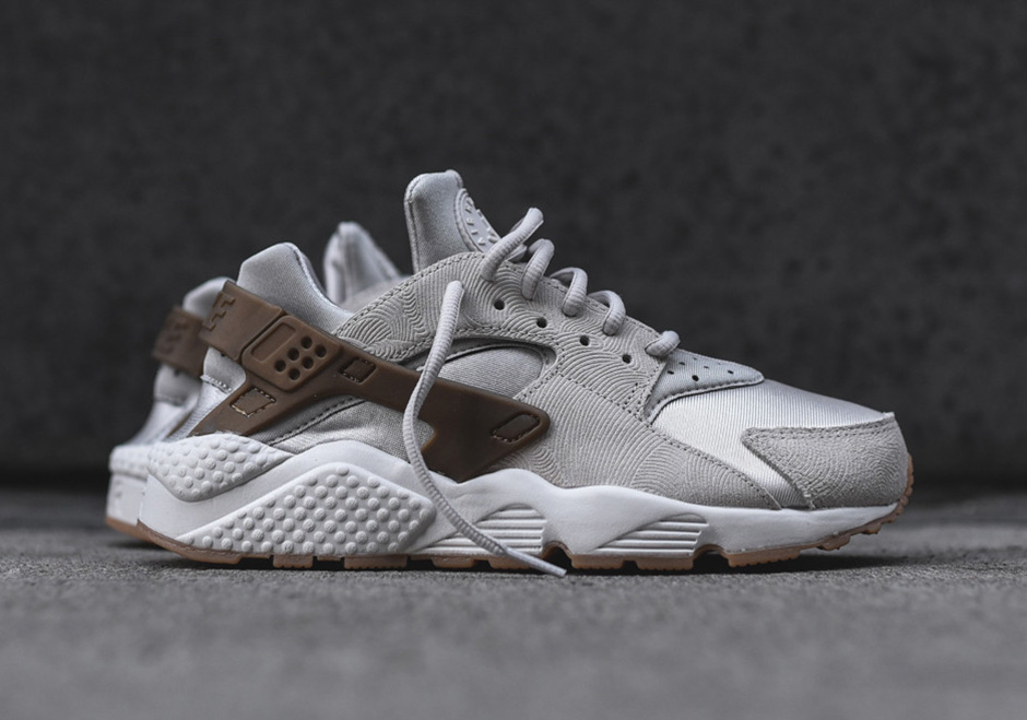 Nike Wmns Air Huarache Concrete Gum 03