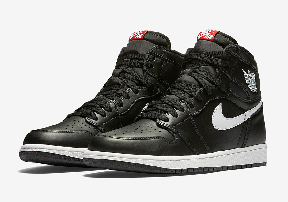 Air Jordan 1 Retro High Og Premium Essentials Black White 4