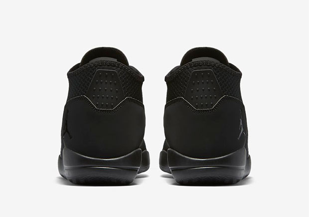 Jordan Reveal Triple Black 4