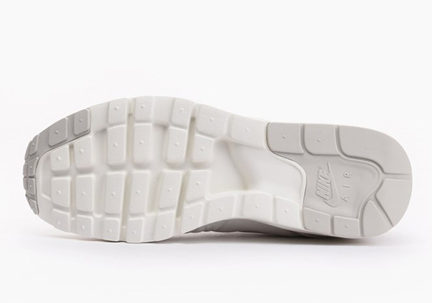 Nike Air Max 1 Wmns Plush Light Bone 04