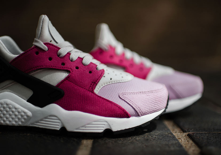 Nike Wmns Air Huarache Light Bone Black Noble Red Plum 3