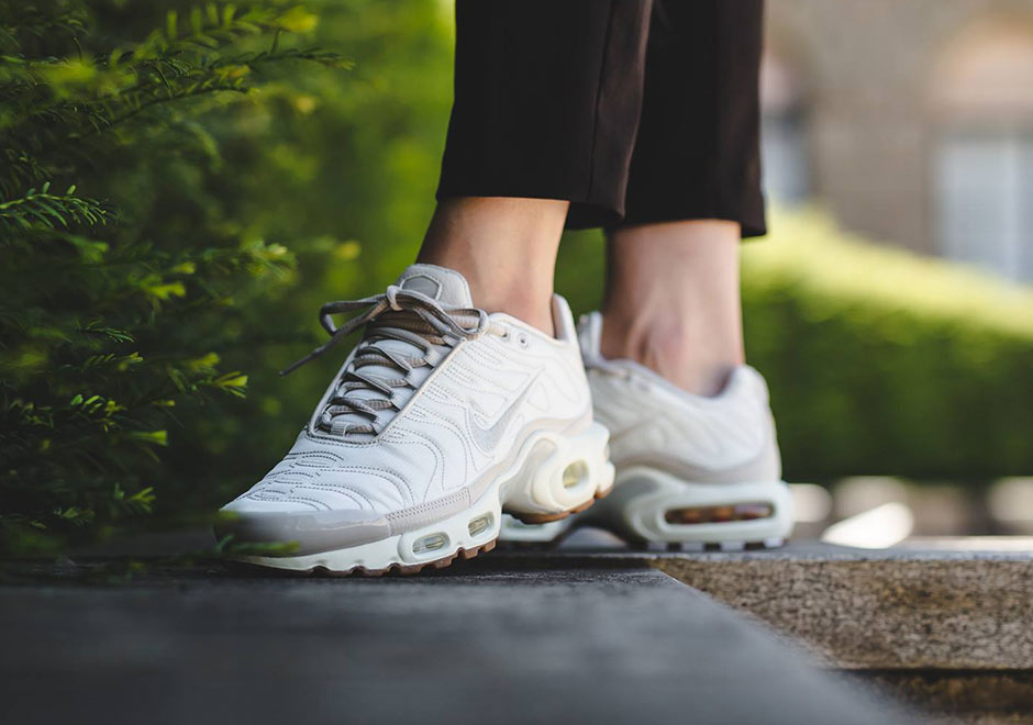 Nike Wmns Air Max Plus Premium Satin Light Bone Gum 2