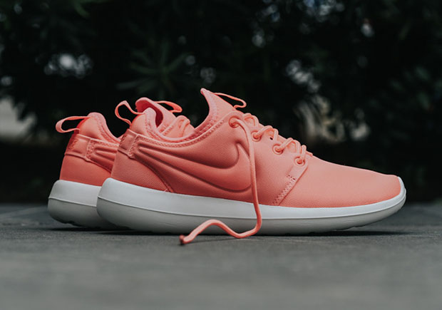 Nike Roshe Two Atomic Pink Women 844931 600 2