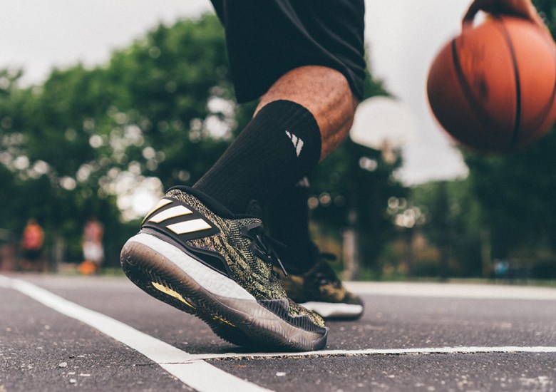 adidas Crazylight Boost 2016 Is Better Than Ever in Black & Gold James Harden PE