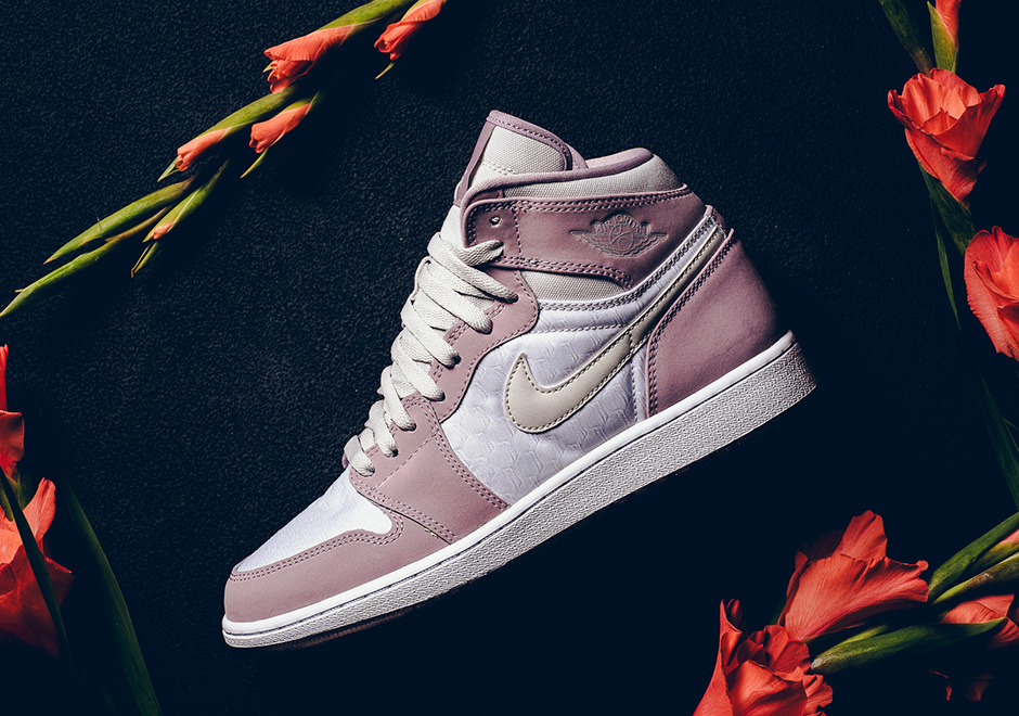 Air Jordan 1 Heiress Collection Light Bone Plum Dog 02