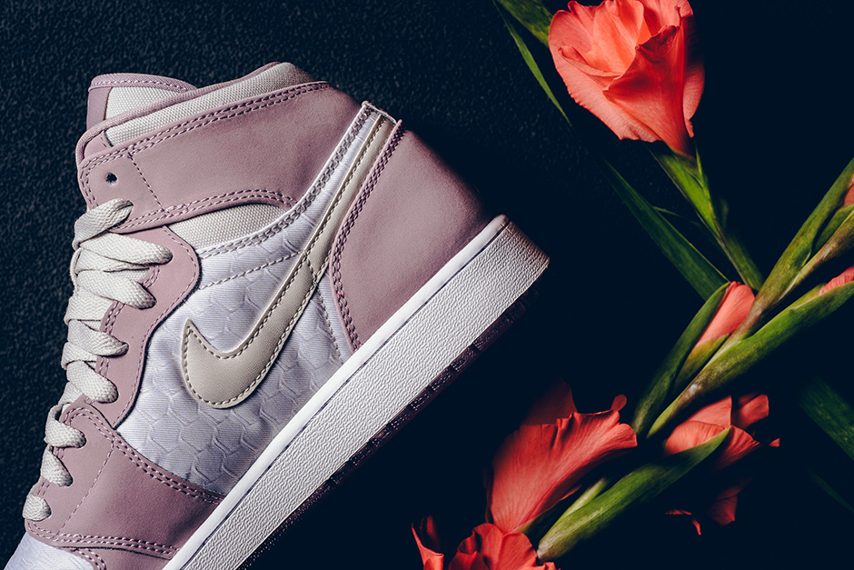 Air Jordan 1 Heiress Collection Light Bone Plum Dog 04