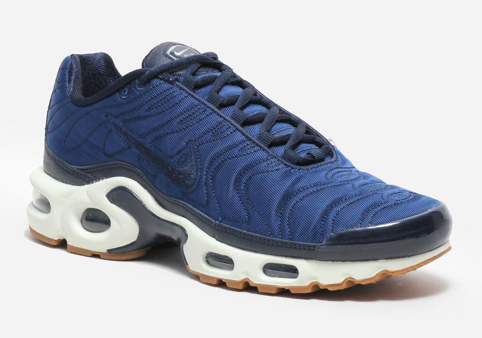 Nike Air Max Plus Crystal Blue Satin Pack 01