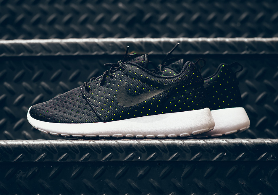 Nike Roshe One Se Pin Dot Black 1