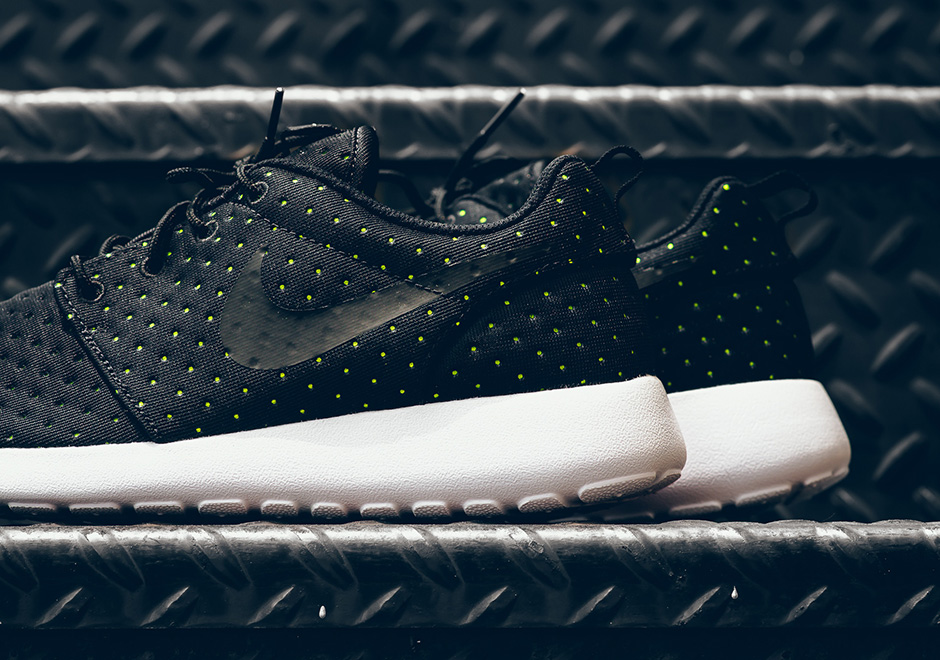 Nike Roshe One Se Pin Dot Black 2