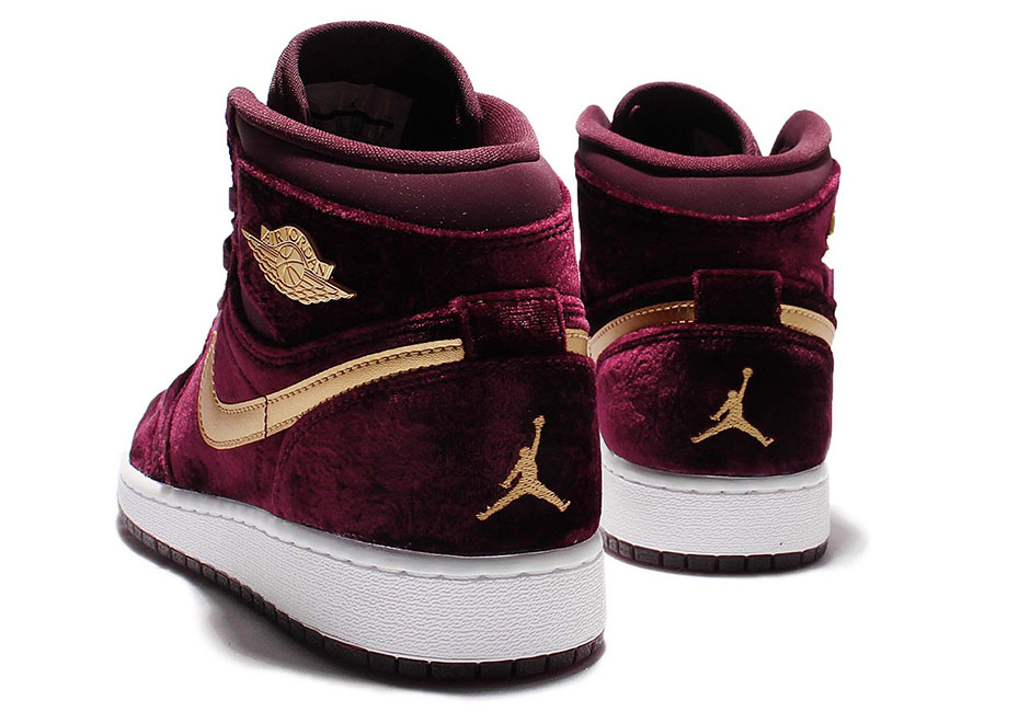 Air Jordan 1 Heiress Velvet Gold 7