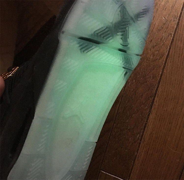 Air Jordan 4 Black Gold Glow Coming Soon 03