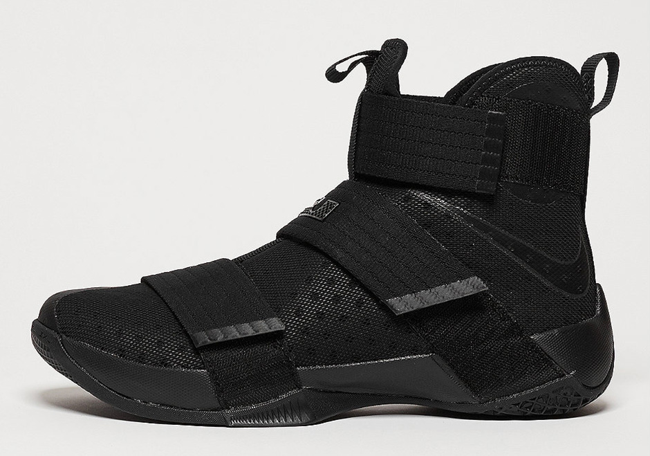 Lebron Soldier 10 Triple Black 1