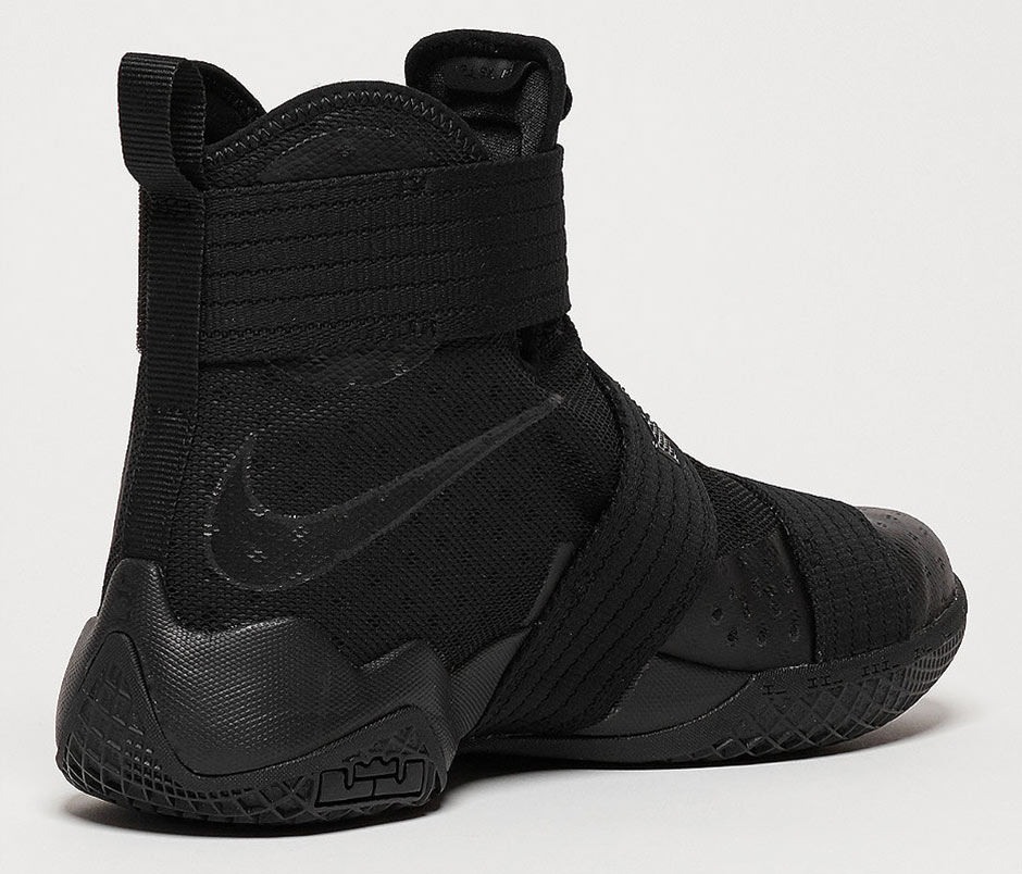 Lebron Soldier 10 Triple Black 3