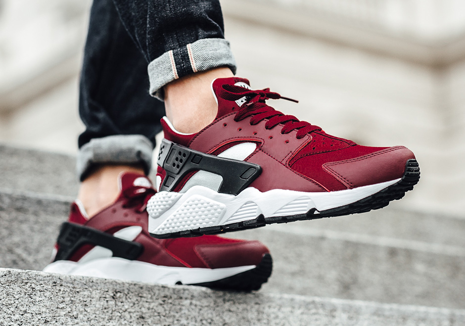 Nike Air Huarache Retro Team Red 01