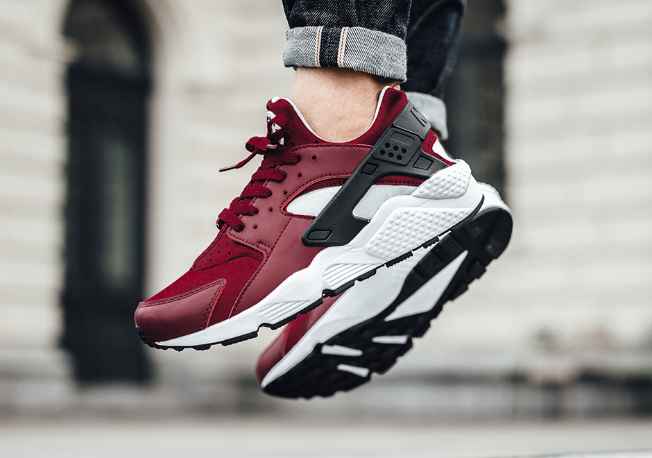 Nike Air Huarache Retro Team Red 02