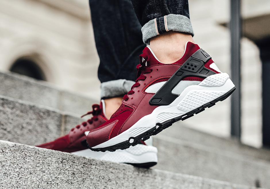 Nike Air Huarache Retro Team Red 03