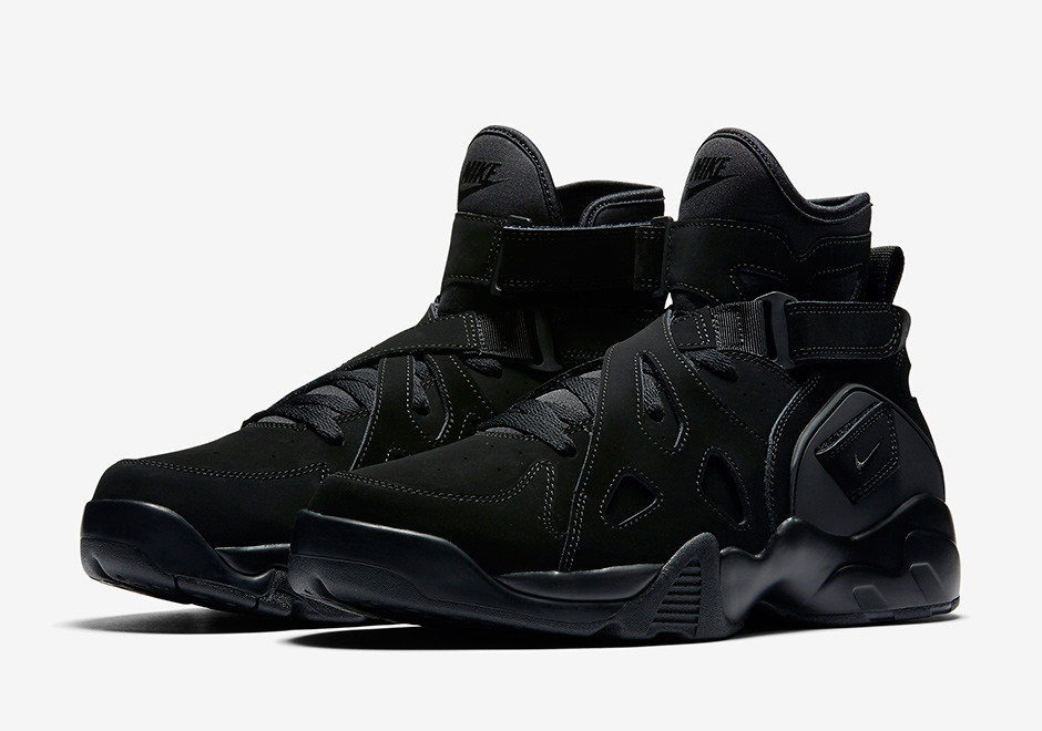 Nike Air Unlimited Triple Black Detailed Photos 02