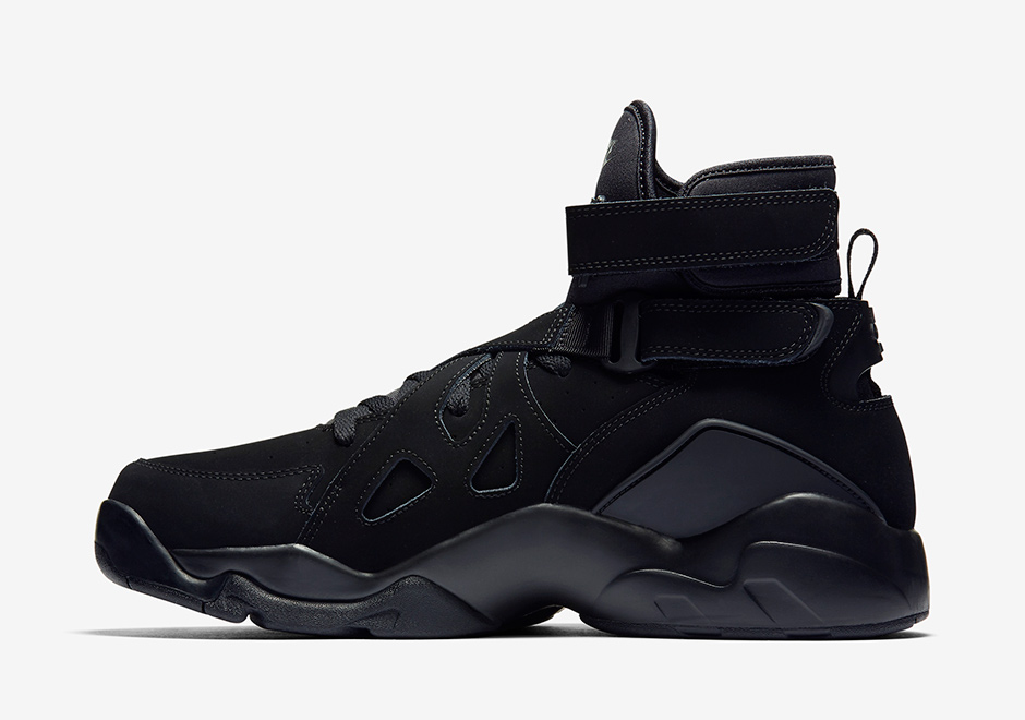 Nike Air Unlimited Triple Black Detailed Photos 03