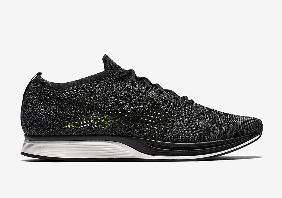 Nike Flyknit Racer Blackout 02