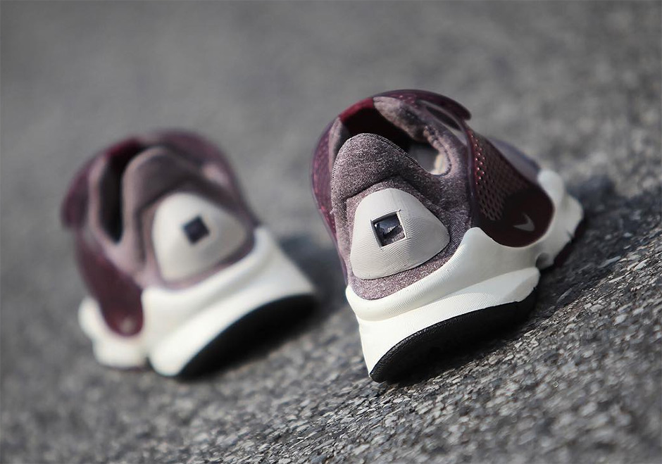 Nike Sock Dart Maroon Fleece 2