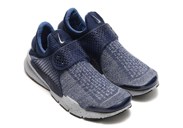 Nike Sock Dart Se Premium Midnight Navy 02