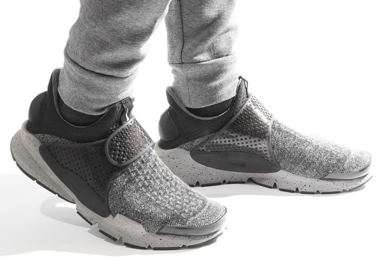 A Detailed Look At The Nike Sock Dart SE Premium