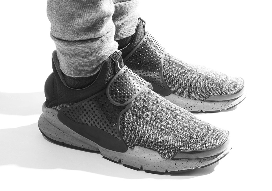 Nike Sock Dart Se Premium On Feet Preview 02