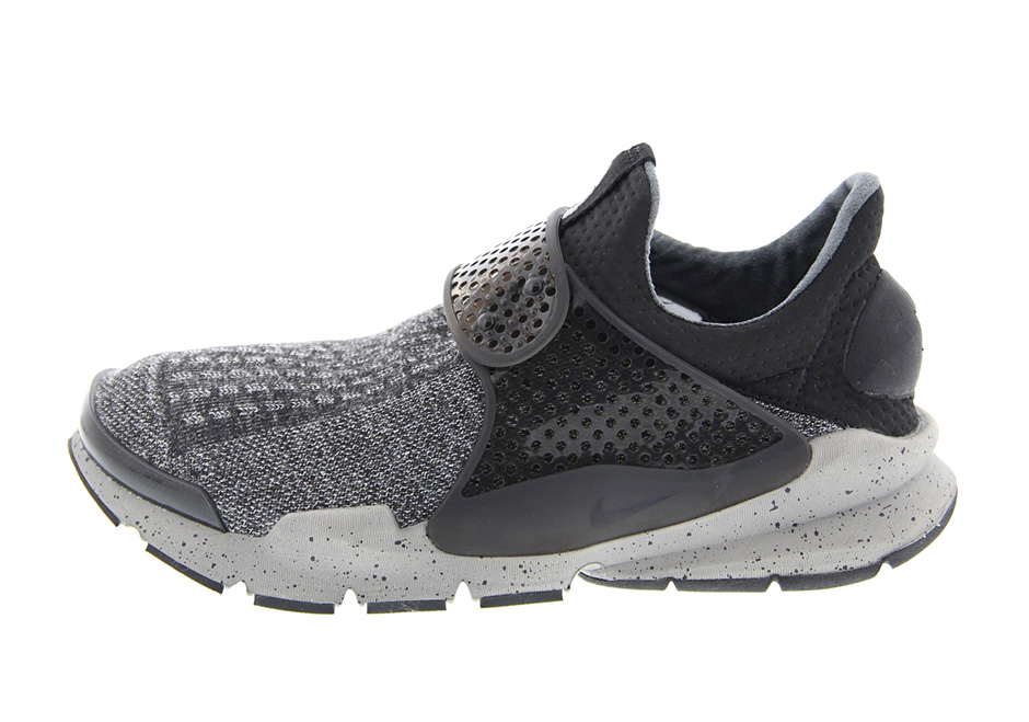 Nike Sock Dart Se Premium On Feet Preview 06