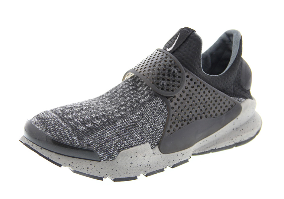 Nike Sock Dart Se Premium On Feet Preview 08