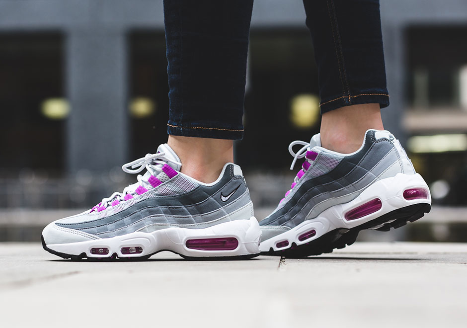 Nike Wmns Air Max 95 Pure Platinum Hyper Violet 2