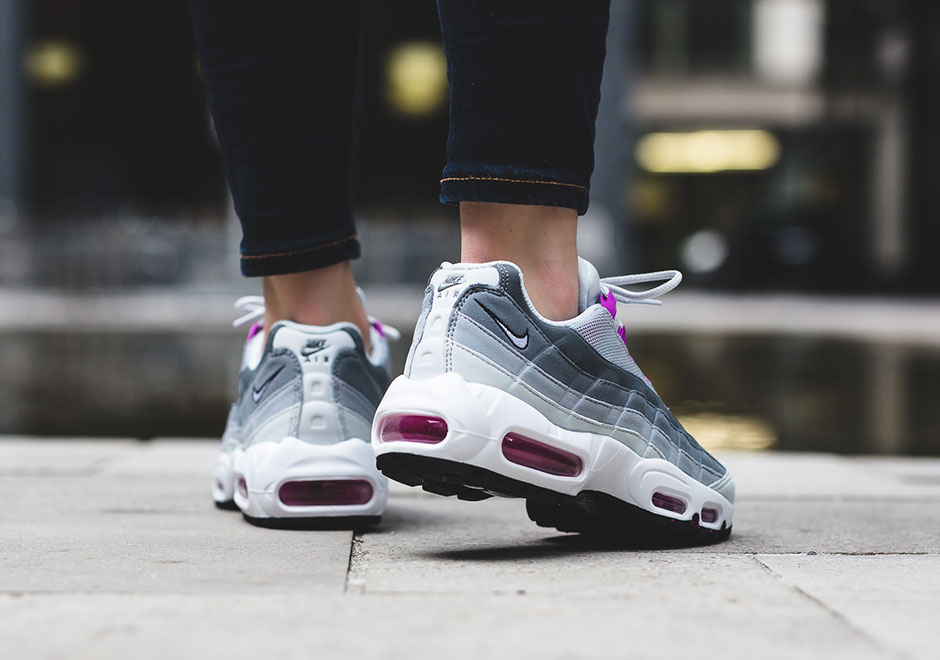 Nike Wmns Air Max 95 Pure Platinum Hyper Violet 3