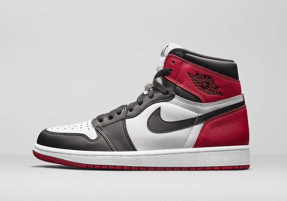 Air Jordan 1 Black Toe Official Photos 02