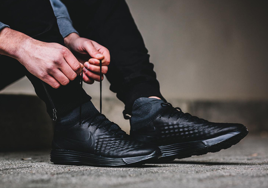 Nike Lunar Magista II Flyknit "Triple Black"