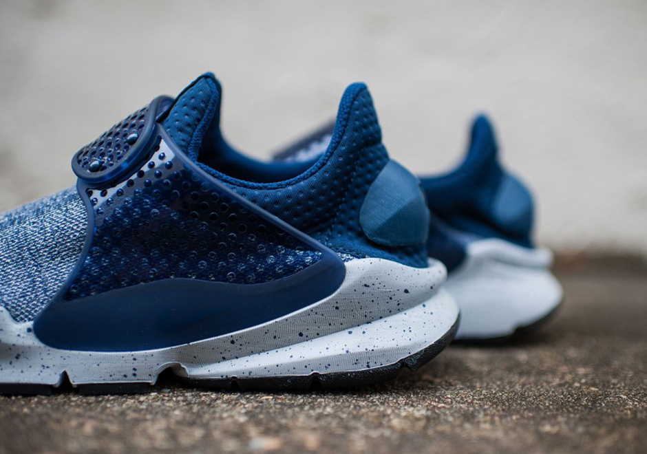 Nike Sock Dart Se Premium Midnight Navy 4