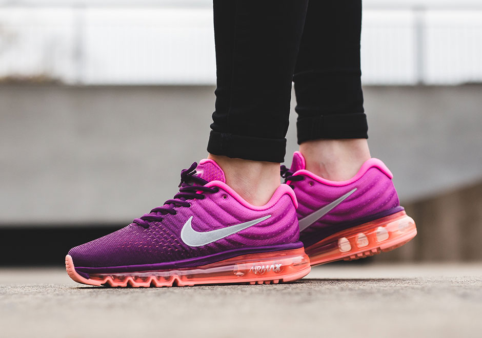 Nike Wmns Air Max 2017 Bright Grape White Fire Pink 1