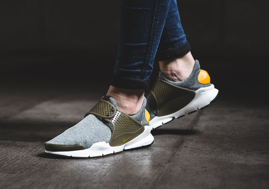 Nike Wmns Sock Dart Dark Loden Gold Leaf 2