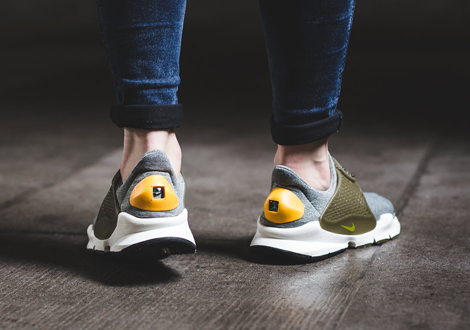 Nike Wmns Sock Dart Dark Loden Gold Leaf 3