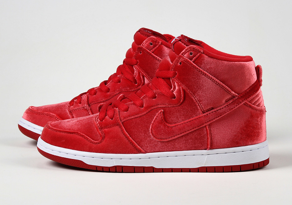 Red Velvet Nike Sb Dunk Christmas 1