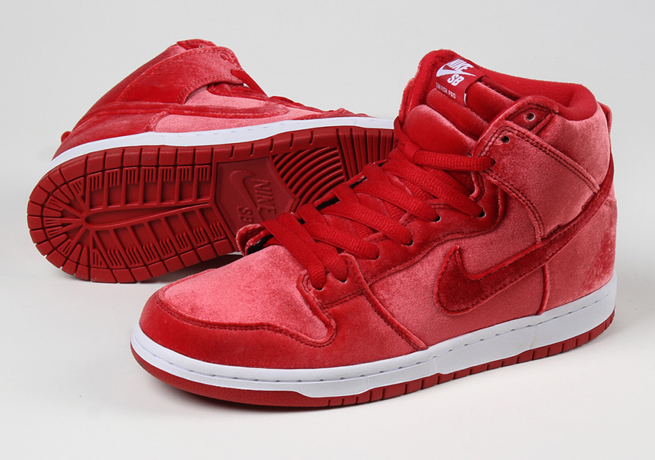 Red Velvet Nike Sb Dunk Christmas 3