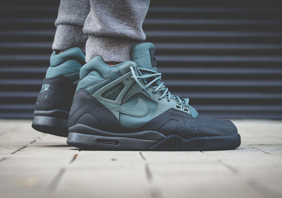 The Winterized Nike Air Tech Challenge II Arrives in "Hasta"